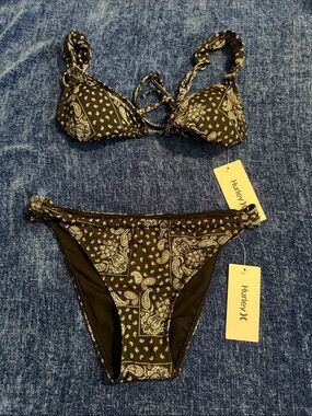 Hurley Black & White Paisley Bandana Print Tie-Back Triangle Bikini NWT